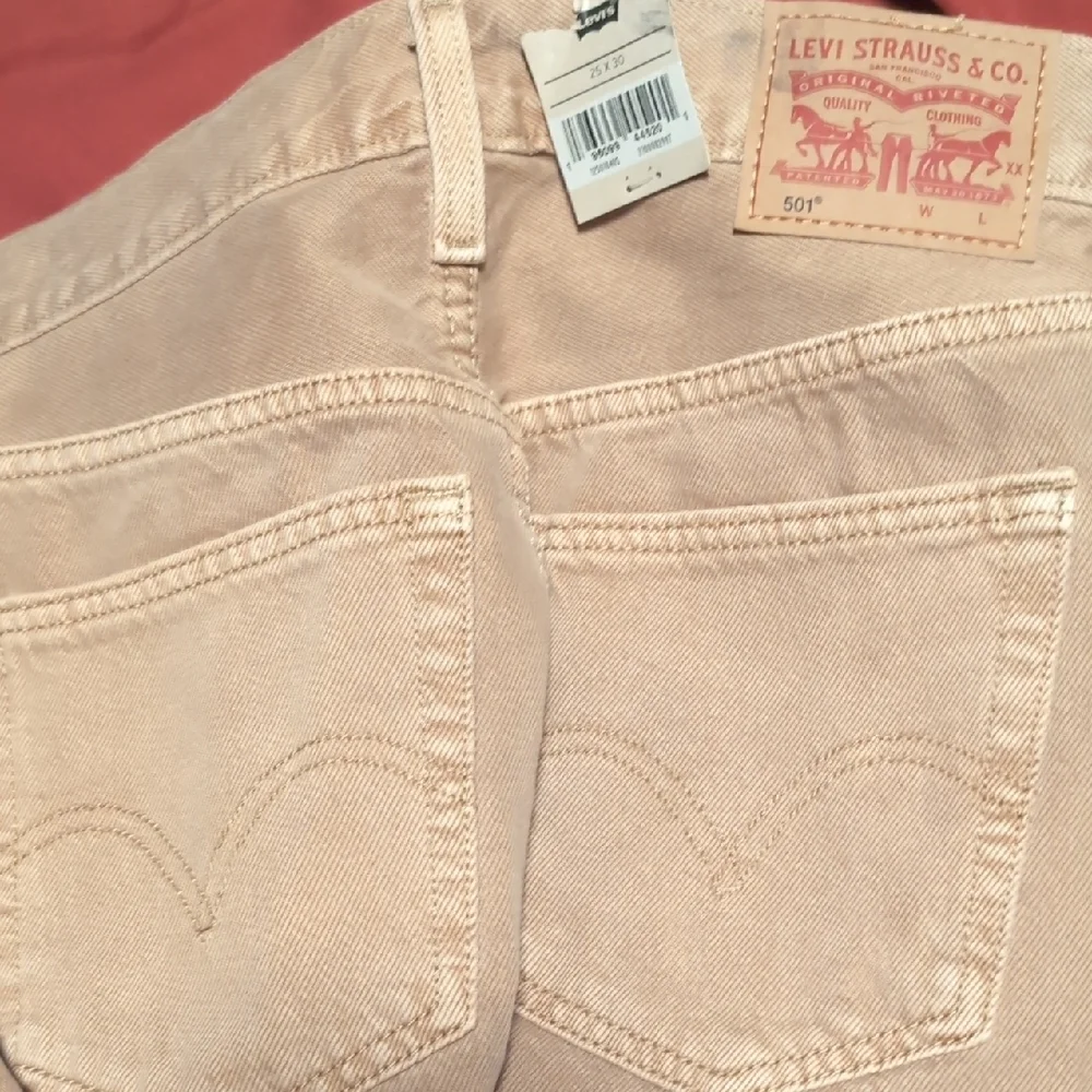 NWT Levi's 501 Original Straight Leg Jeans in Tan - Picture 5 of 5